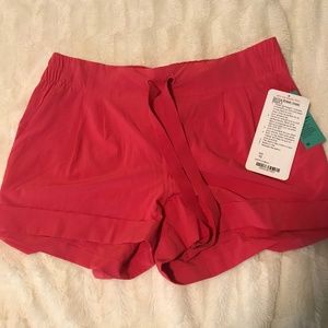 Lululemon Spring Break Away Short II Size 10